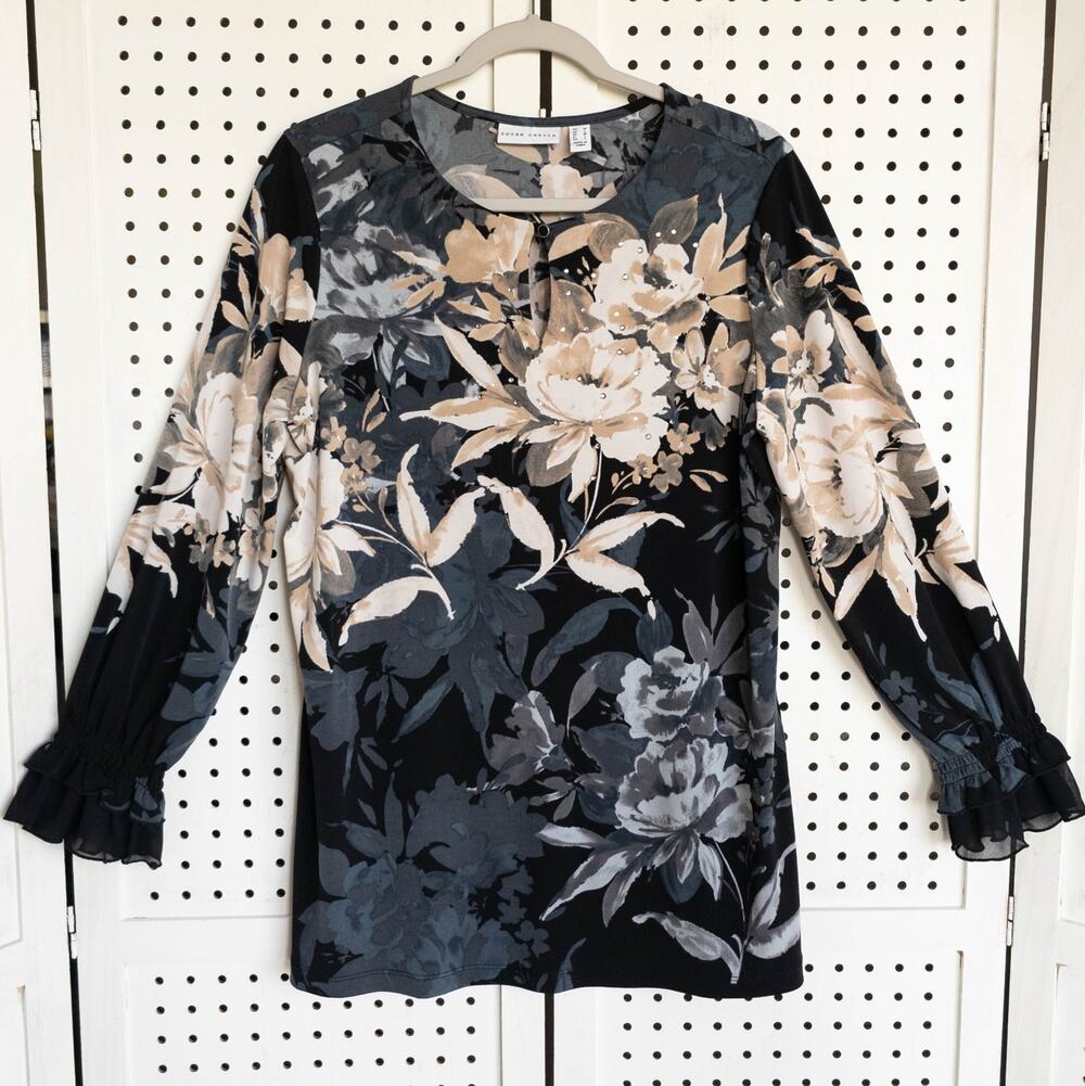 Susan Graver Liquid Knit Top Womens SIZE M Black Floral LS Ruffle Bell Sleeve